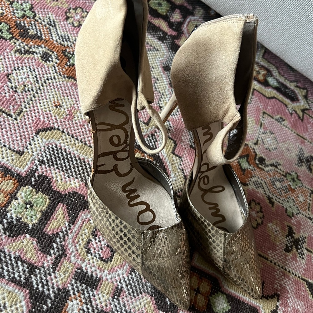 Sam Edelman pointed toe kitten heel